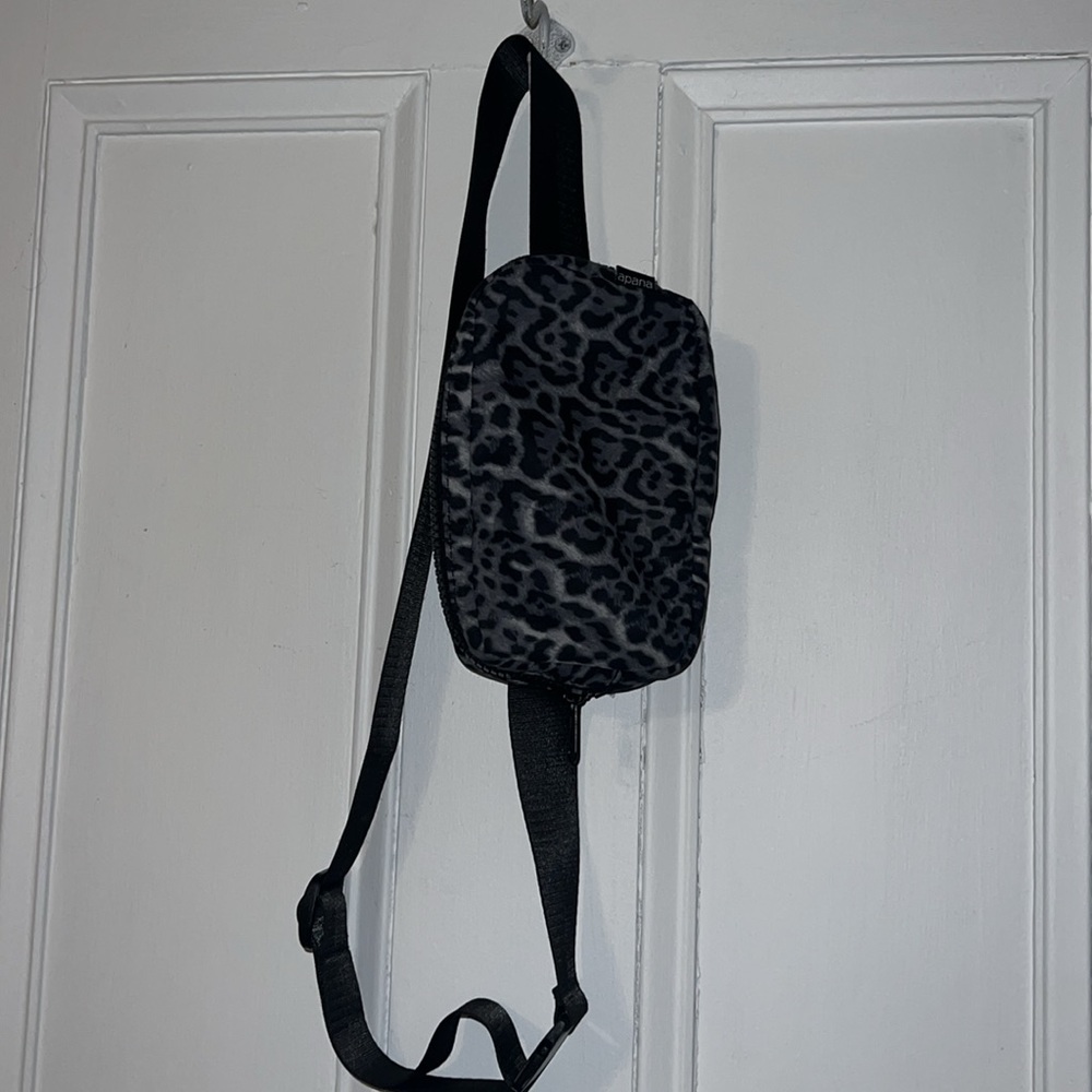 Up Anna super beautiful snow leopard Fanny pack